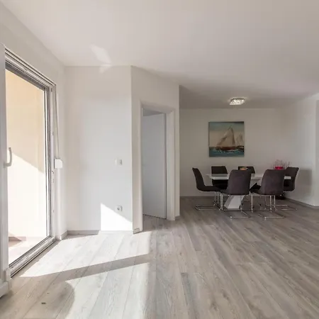 Ivan - Sea View Apartment *