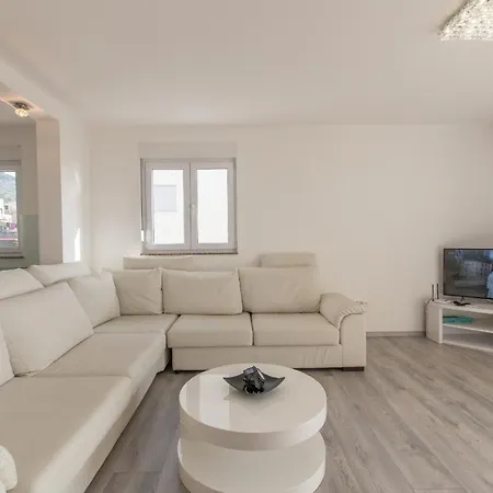 Ivan - Sea View Apartment