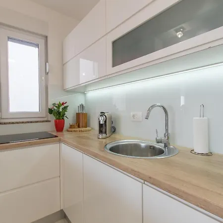 Apartment Ivan - Sea View *